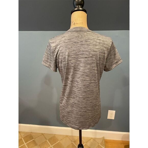 Under Armour Women's Gray V-Neck Short Sleeve T-Shirt Size M Casual - Picture 6 of 9